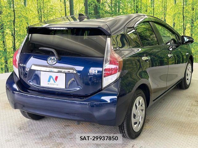 Toyota AQUA 2017-05 7214777-17