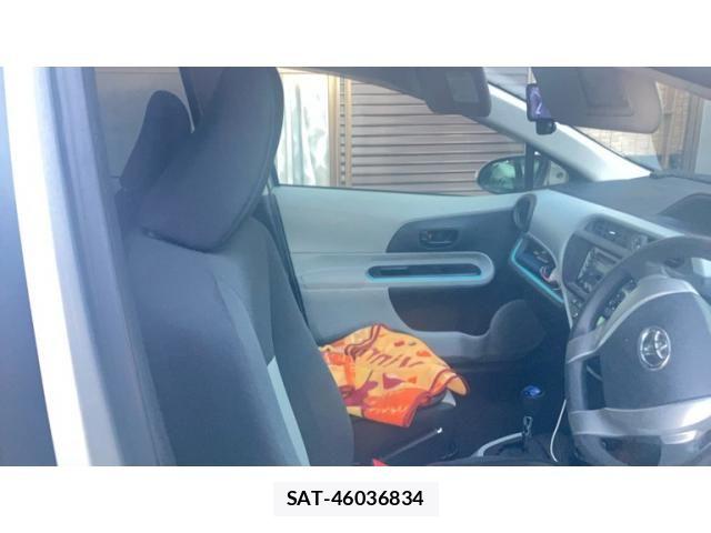 Toyota AQUA 2012-10 7214690-13