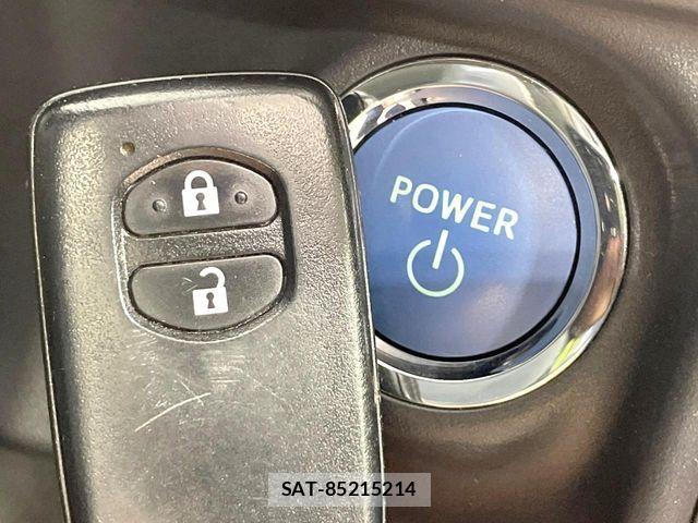 Toyota AQUA 2018-08 7214807-6