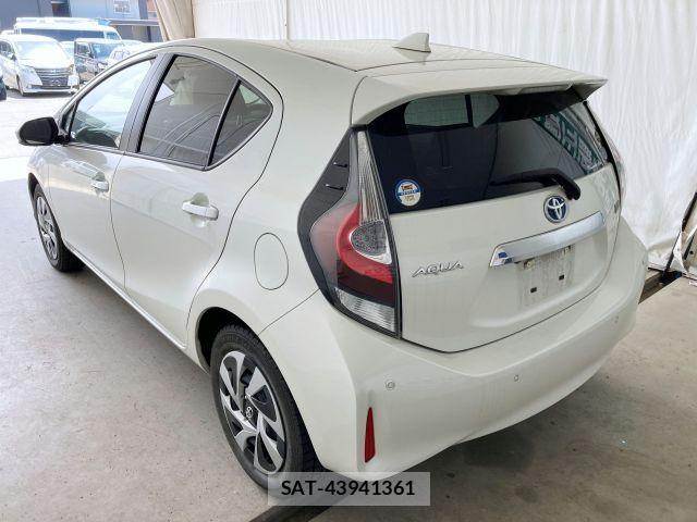 Toyota AQUA 2021-04 7214854-2