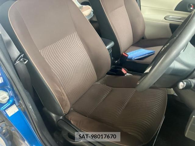 Toyota AQUA 2012-03 7214671-9