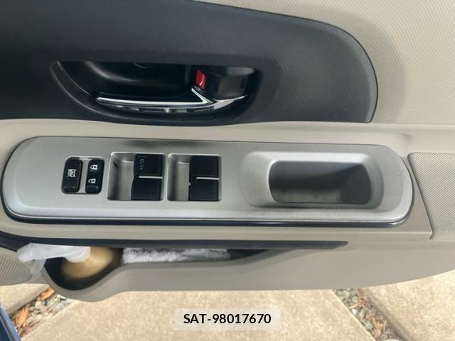 Toyota AQUA 2012-03 7214671-10