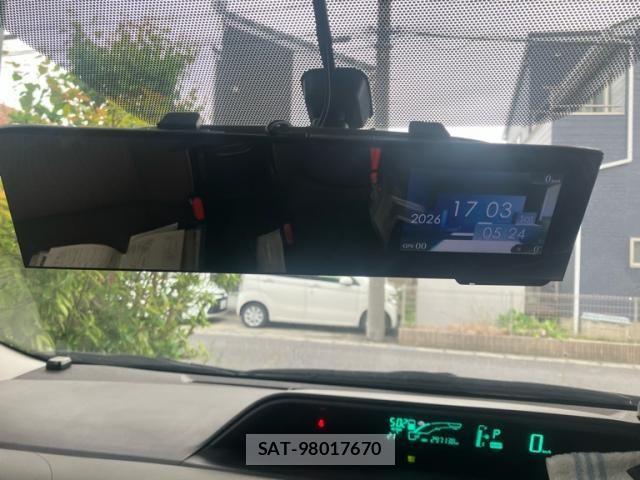 Toyota AQUA 2012-03 7214671-15