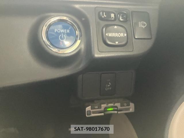 Toyota AQUA 2012-03 7214671-16