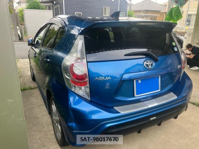 Toyota AQUA 2012-03 7214671-2