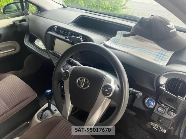 Toyota AQUA 2012-03 7214671-8