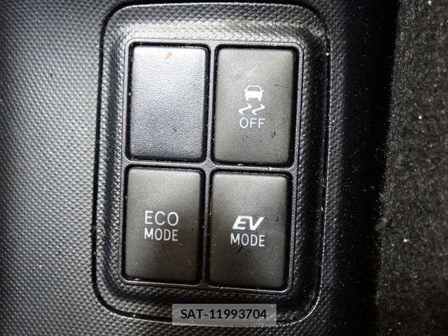 Toyota AQUA 2015-05 7214745-17