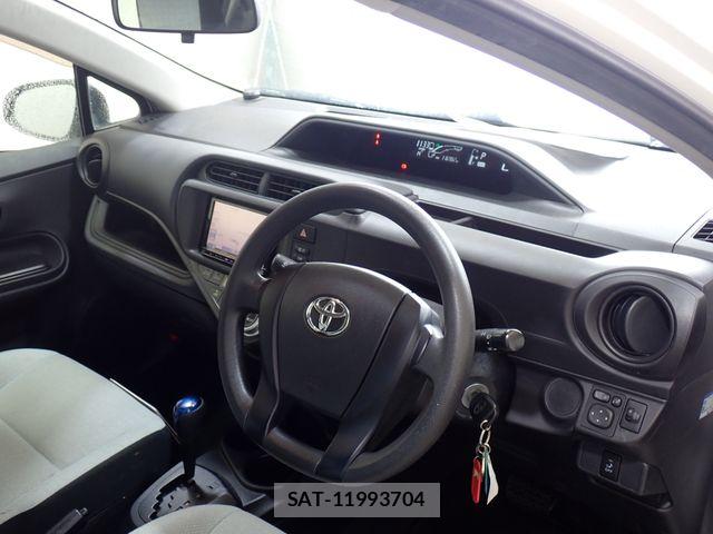 Toyota AQUA 2015-05 7214745-1