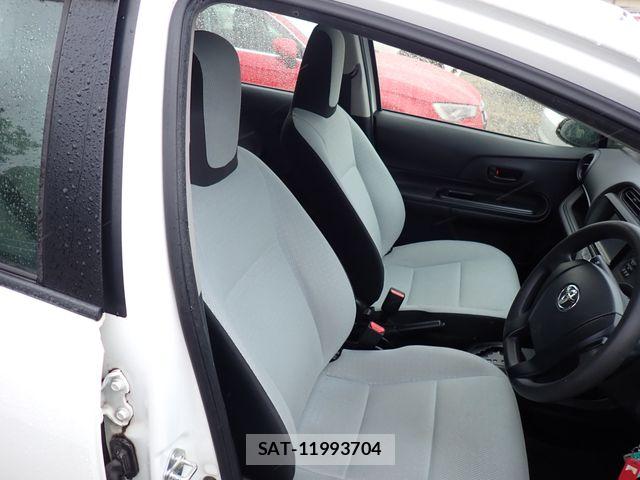 Toyota AQUA 2015-05 7214745-19