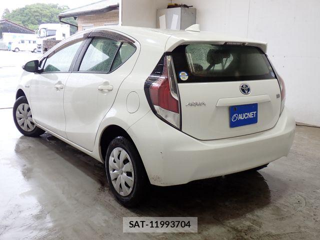 Toyota AQUA 2015-05 7214745-2