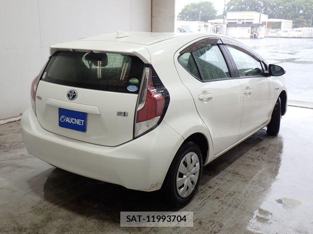 Toyota AQUA 2015-05 7214745-6