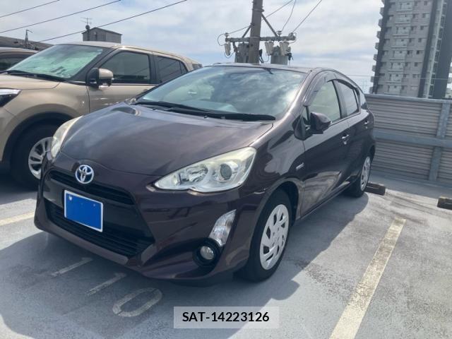 Toyota AQUA 2016-01 7214763-0