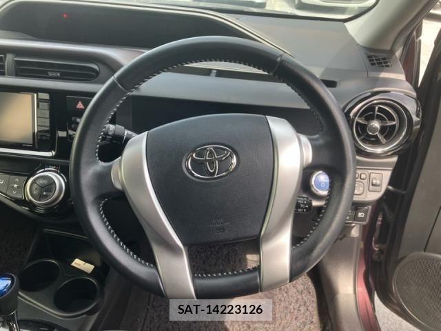 Toyota AQUA 2016-01 7214763-17