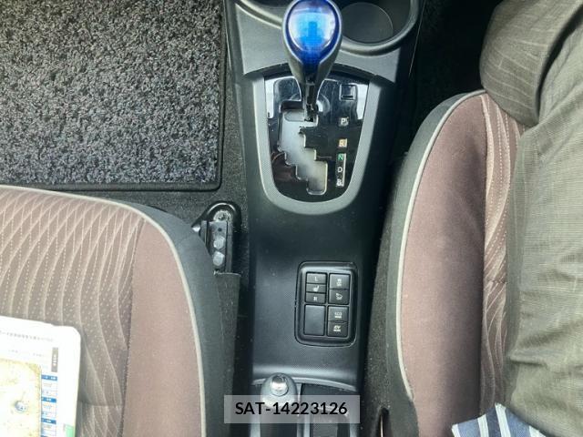 Toyota AQUA 2016-01 7214763-19