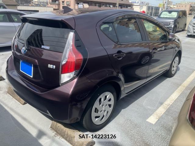 Toyota AQUA 2016-01 7214763-2