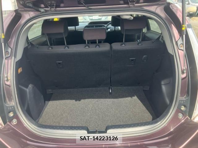 Toyota AQUA 2016-01 7214763-8