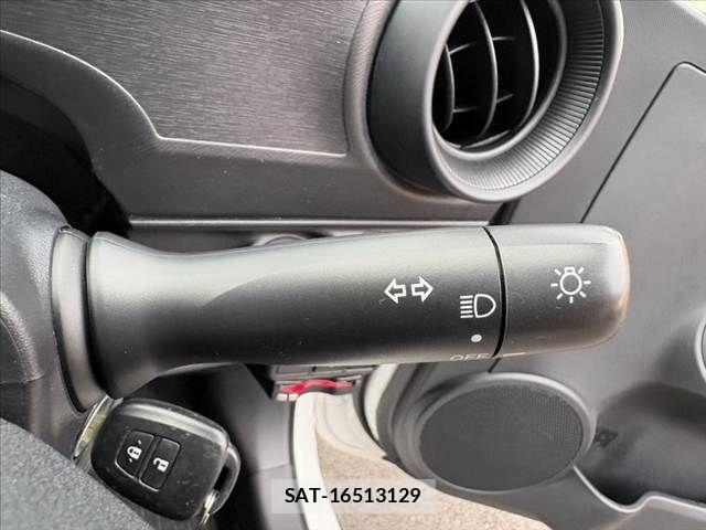 Toyota AQUA 2021-03 7214847-23