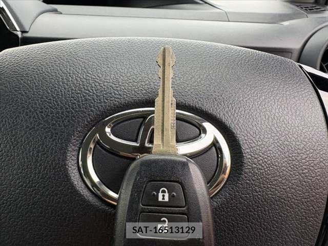 Toyota AQUA 2021-03 7214847-25