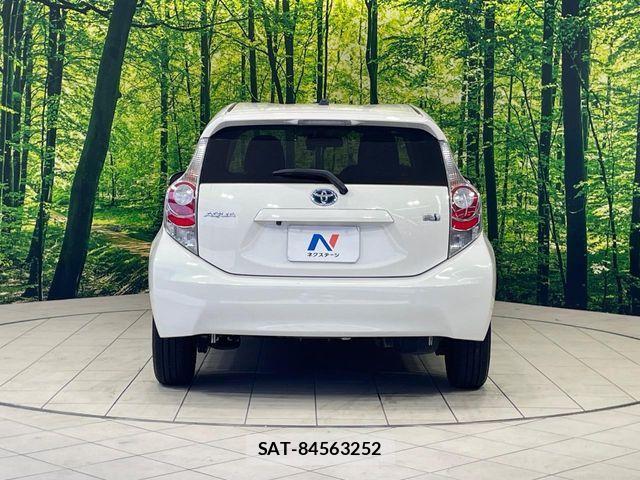 Toyota AQUA 2015-05 7214741-14
