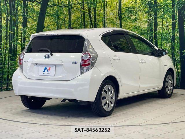 Toyota AQUA 2015-05 7214741-16