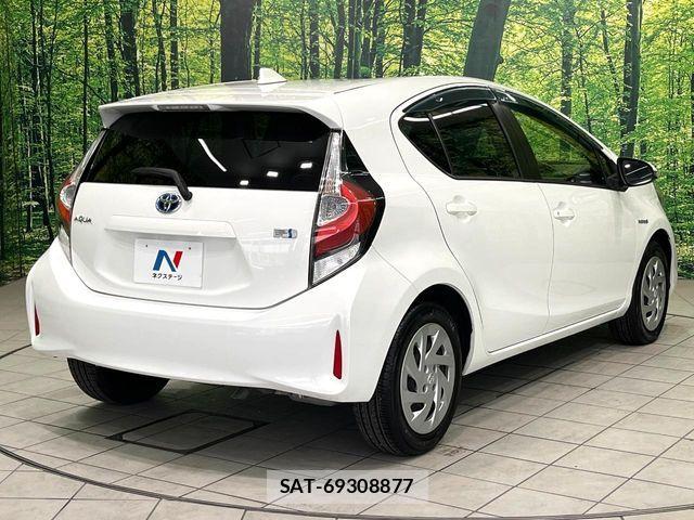 Toyota AQUA 2017-12 7214797-16