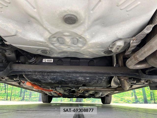 Toyota AQUA 2017-12 7214797-18