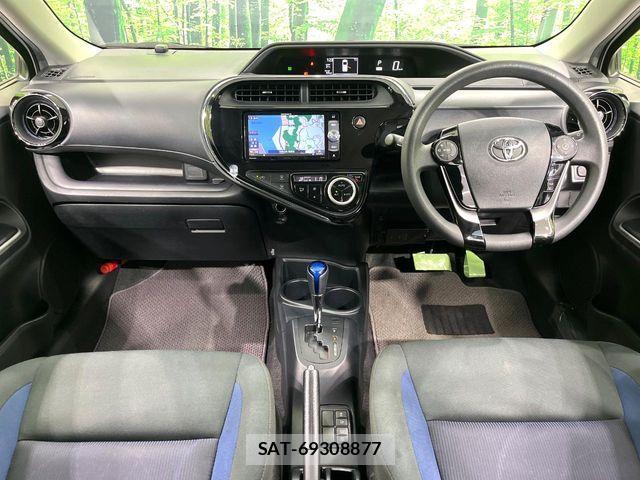 Toyota AQUA 2017-12 7214797-1