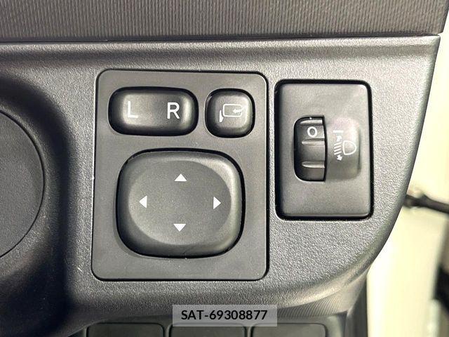 Toyota AQUA 2017-12 7214797-4
