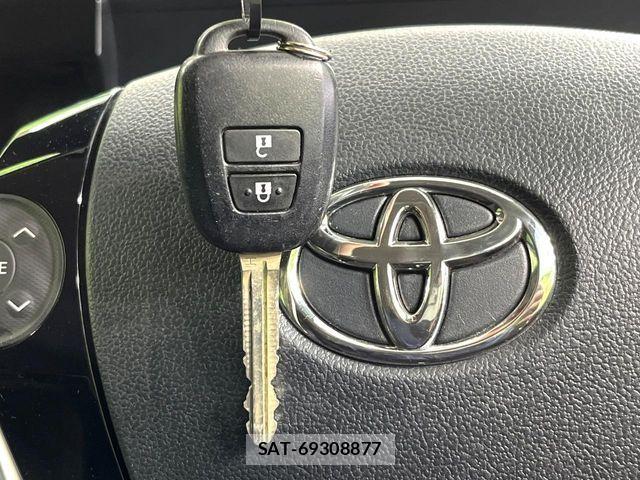 Toyota AQUA 2017-12 7214797-5