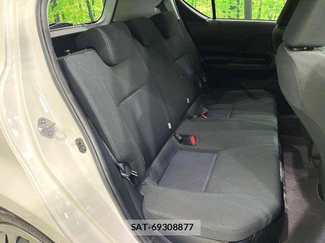 Toyota AQUA 2017-12 7214797-8