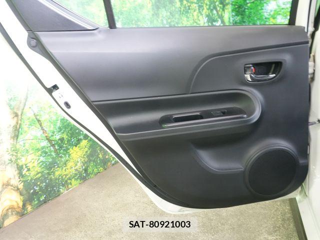 Toyota AQUA 2015-01 7214734-26