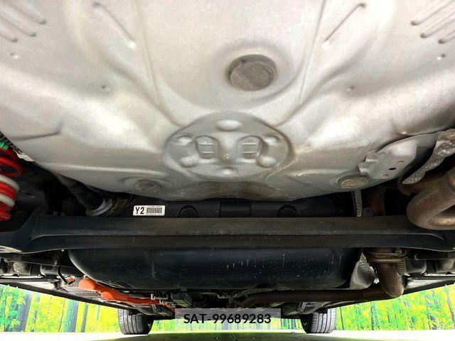 Toyota AQUA 2017-06 7214783-18