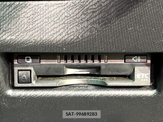 Toyota AQUA 2017-06 7214783-5