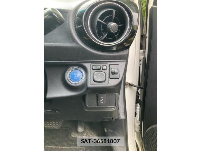 Toyota AQUA 2015-09 7214756-15