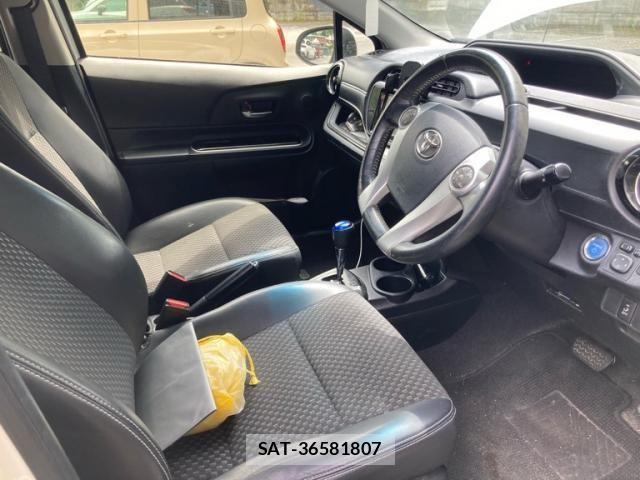 Toyota AQUA 2015-09 7214756-16
