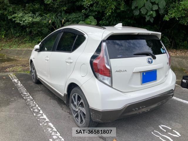 Toyota AQUA 2015-09 7214756-3