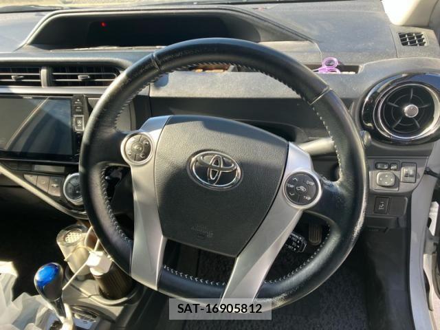 Toyota AQUA 2015-09 7214752-10