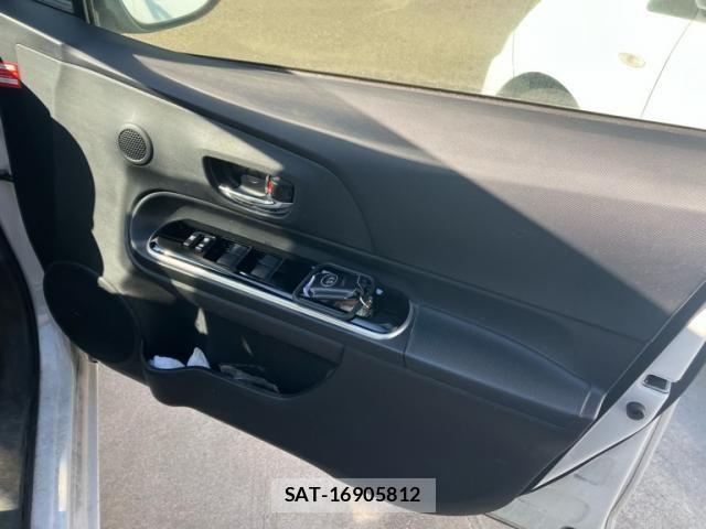 Toyota AQUA 2015-09 7214752-12