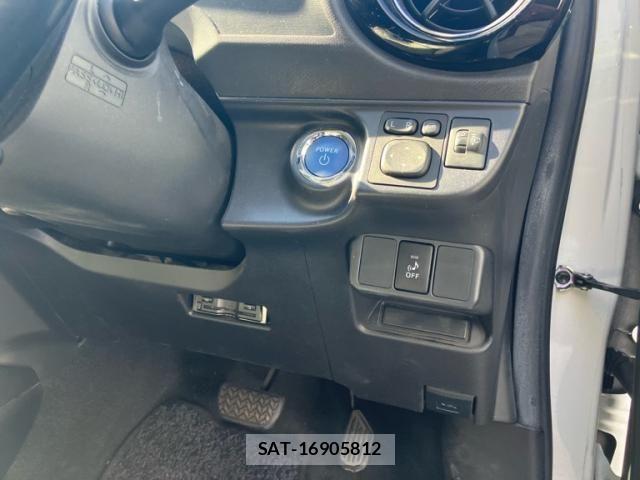 Toyota AQUA 2015-09 7214752-13