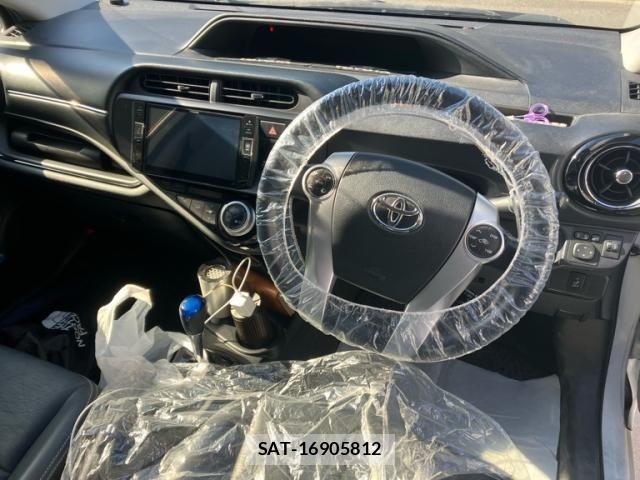 Toyota AQUA 2015-09 7214752-15