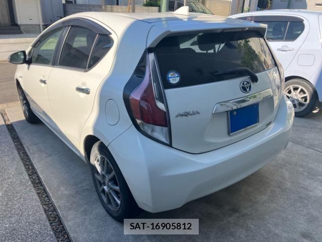 Toyota AQUA 2015-09 7214752-2