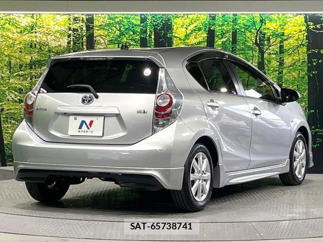 Toyota AQUA 2014-10 7214724-16