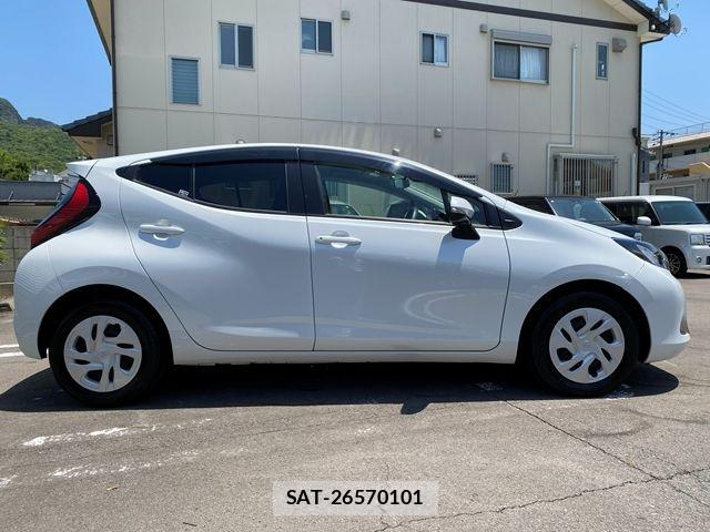 Toyota AQUA 2023-09 7214872-5