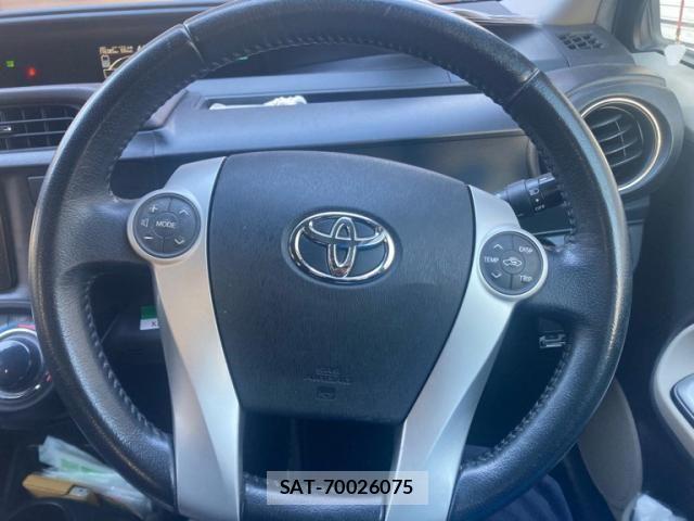 Toyota AQUA 2012-01 7214661-11