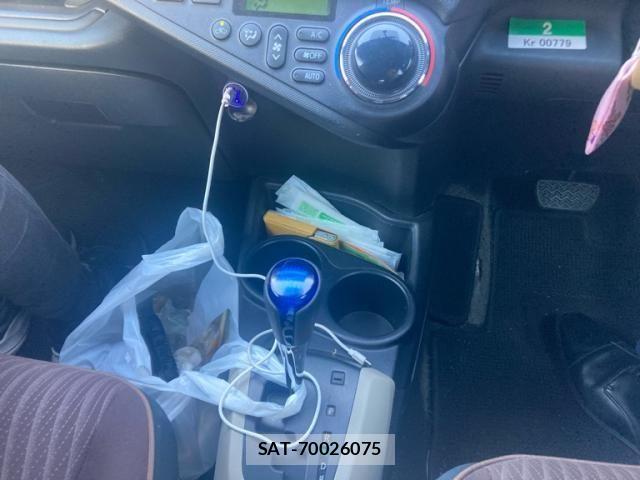 Toyota AQUA 2012-01 7214661-17