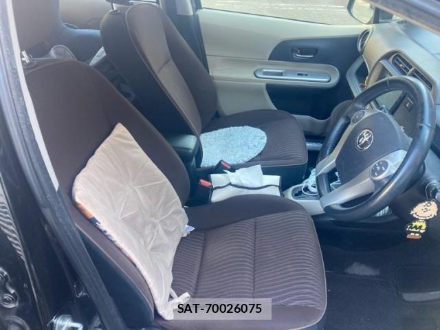 Toyota AQUA 2012-01 7214661-23