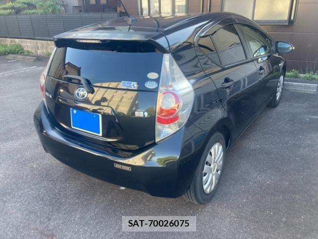 Toyota AQUA 2012-01 7214661-2