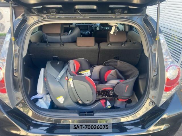 Toyota AQUA 2012-01 7214661-8