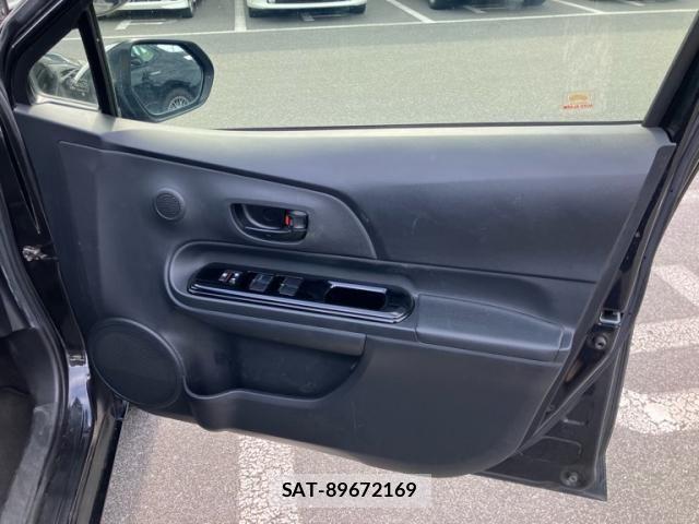 Toyota AQUA 2019-12 7214834-11