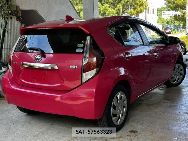 Toyota AQUA 2015-06 7214742-3